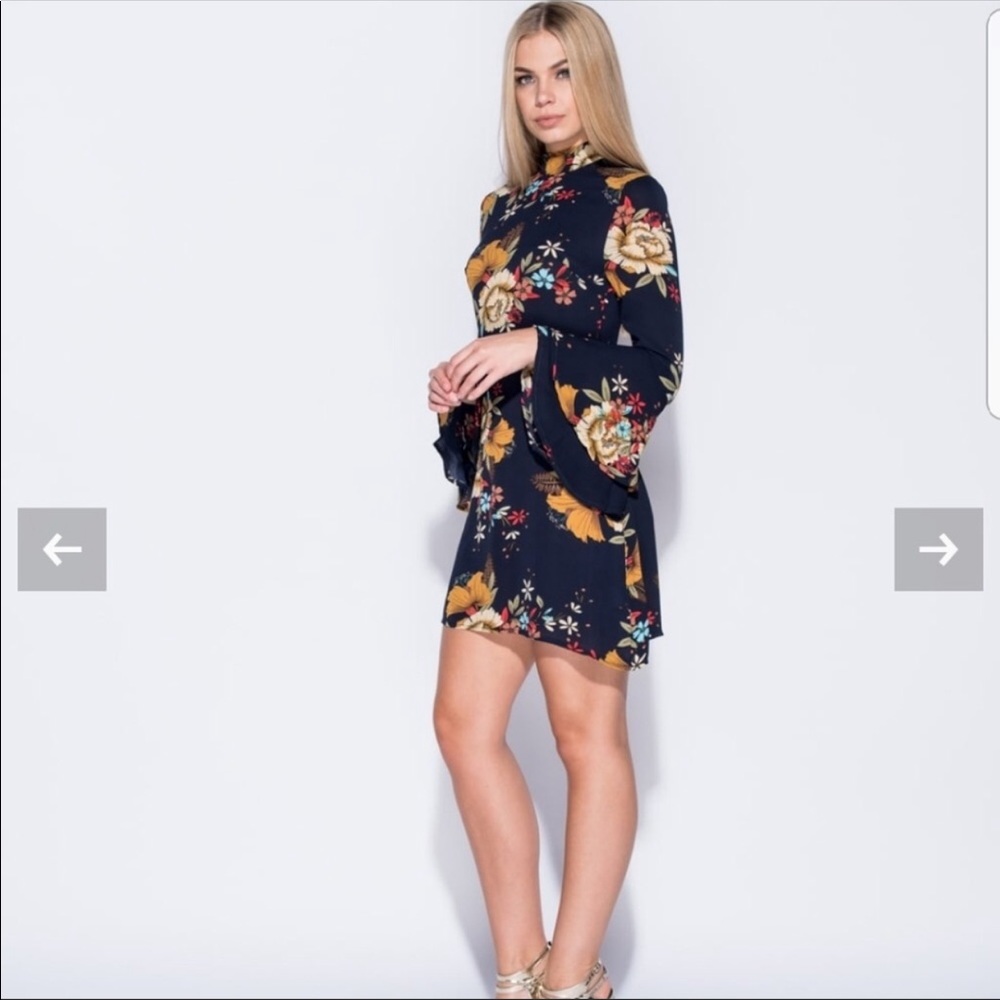 Floral bell sleeve mini dress